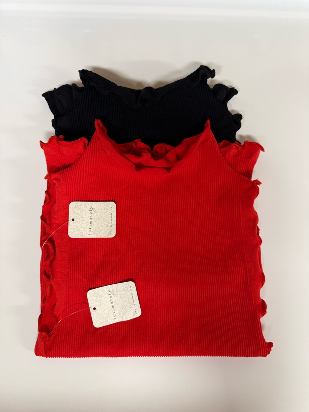 Ribbed Lettuce-Edge Tank Top in Red by